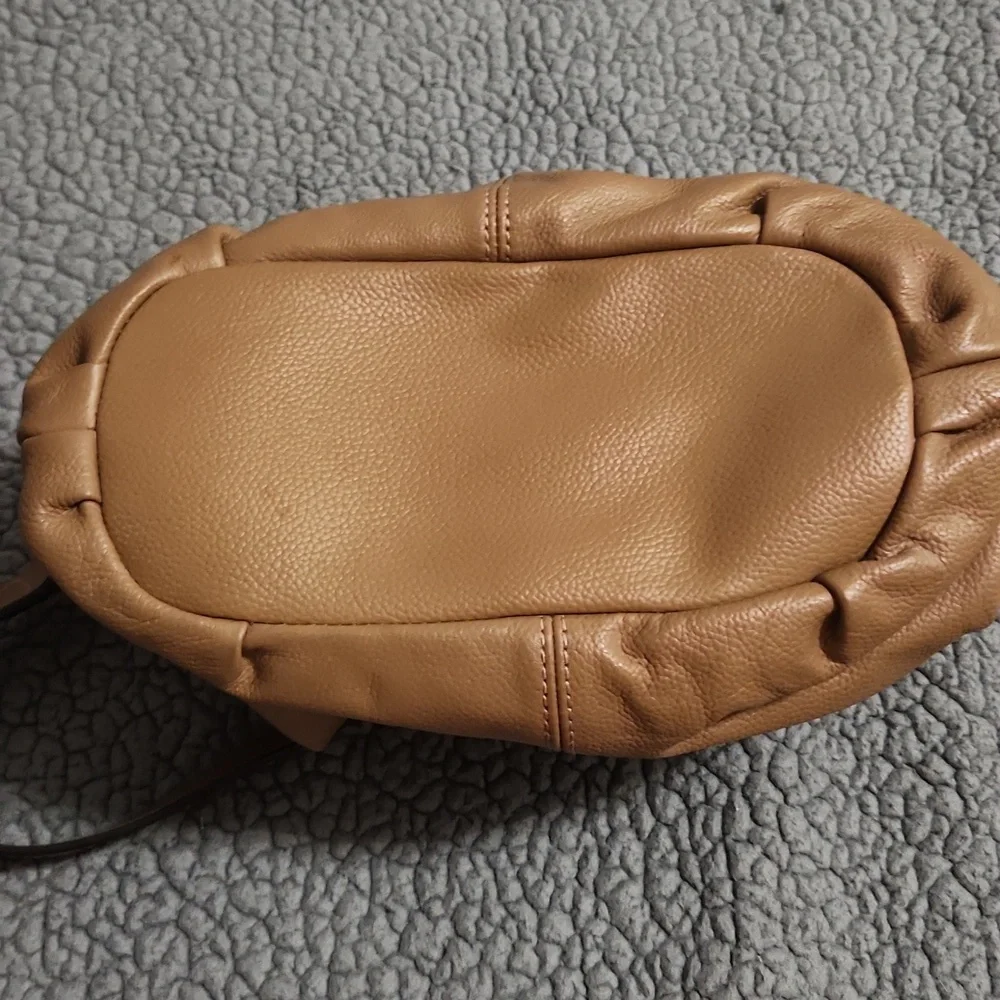 Croft And Barrow Early 2000s Leather Shoulder Bag Camel Colored